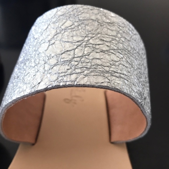 Sleek Black & Silver SOFT LEATHER slides NIB - Picture 3 of 6